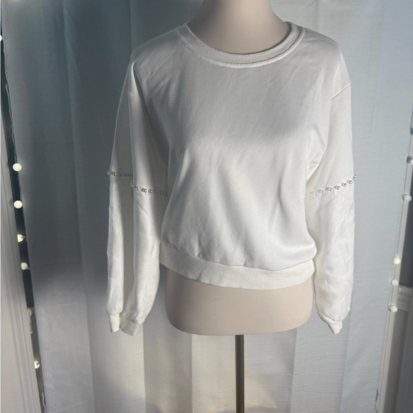 Cloud Ten Tops - White Cream Crop Long Sleeve Sweatshirt with Pearl and Tulle Sleeves Large